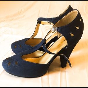Retro Navy Blue Heels